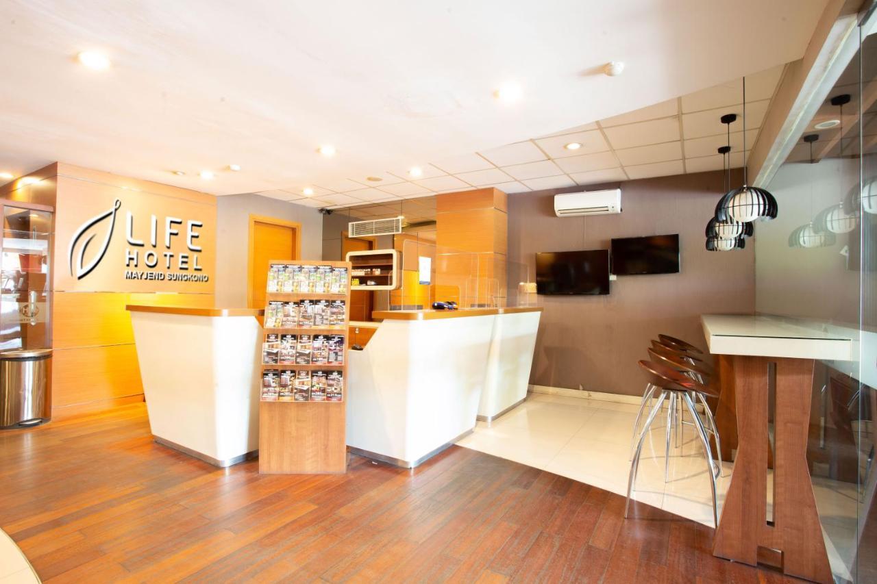 Life Hotel Mayjend Sungkono Surabaya Dış mekan fotoğraf